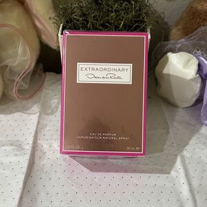 Oscar de la Renta Extraordinary Eau de Parfum in Pink and Brown Box